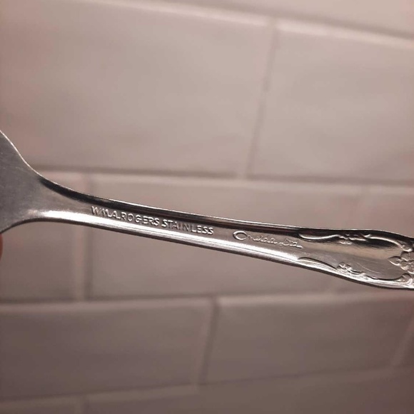 ONEIDA WMA ROGERS  LTD. DESSERT FORKS - Picture 3 of 3